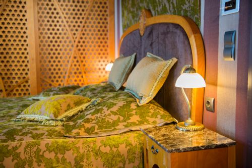 Hotel Motive, Zimmer, Paul-Lechler Suite Bett