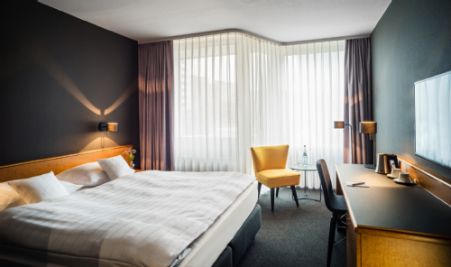 Hotel Motive, Zimmer, Doppelzimmer, Kingsizebett