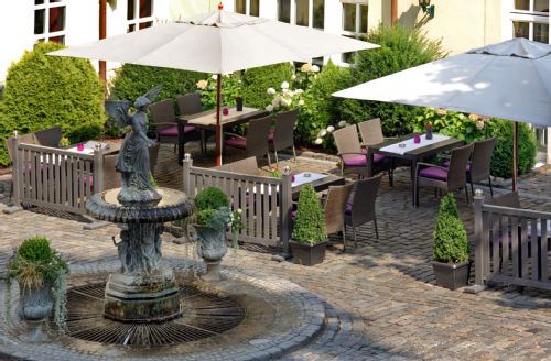 Innenhof und Terrasse