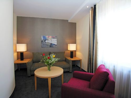 Hotel Motive, Zimmer, Detail/Wohnbereich, Suite Wohnzimmer