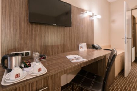 Hotel Motive, Zimmer, Detail/Wohnbereich, Zimmer Detail Tisch