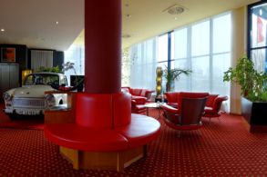 Hotel Motive, Lobby